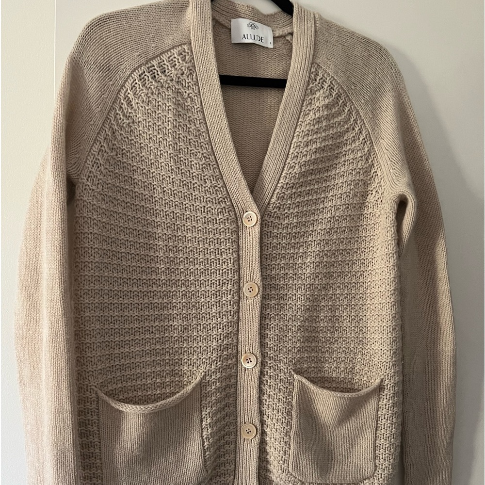 Woman’s Allude cashmere cardigan .